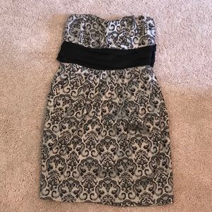 Strapless dress with pockets